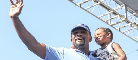 El actor Darius McCrary  con su hijo