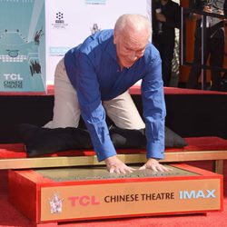 Christopher Plummer plasma sus huellas en el Teatro Chino de Hollywood