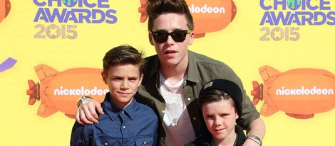 Romeo James, Brooklyn y Cruz Beckham en los Nickelodeon Kids Choice Awards 2015