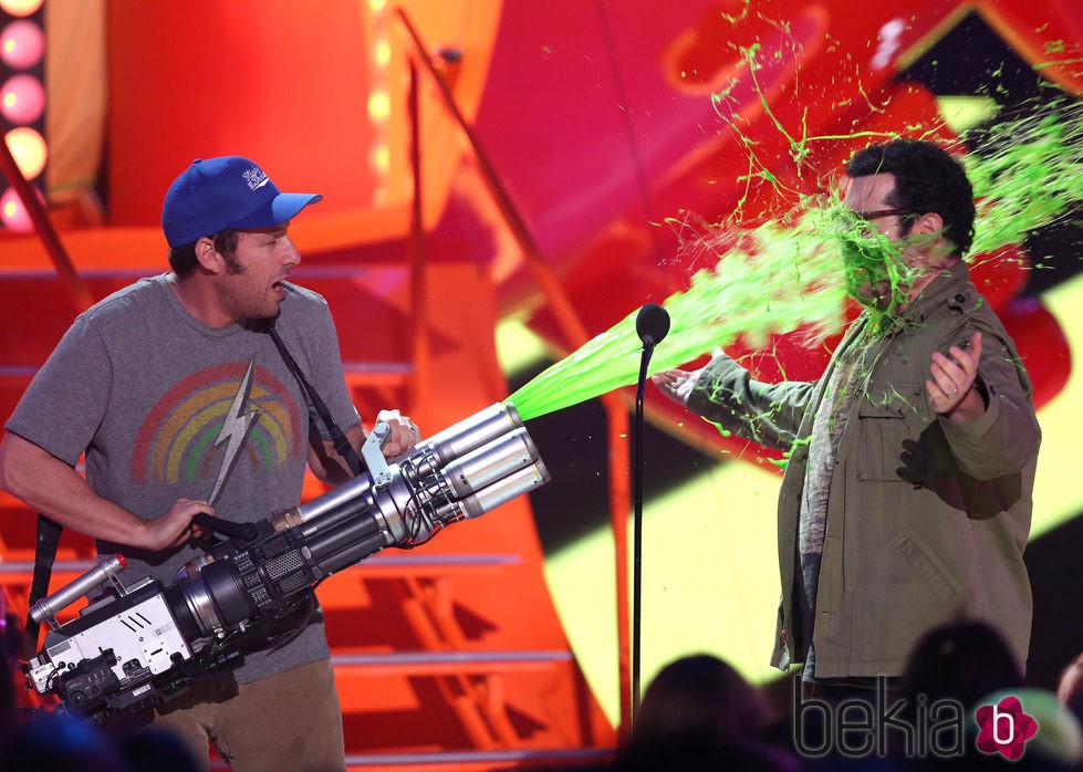 Adam Sandler y Josh Gad en los Nickelodeon Kids Choice Awards 2015