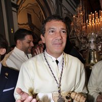 Antonio Banderas vestido de mayordomo de la Virgen de Lágrimas y Favores en la Semana Santa 2015