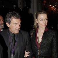 Antonio Banderas muestra la Semana Santa de Málaga a Nicole Kimpel