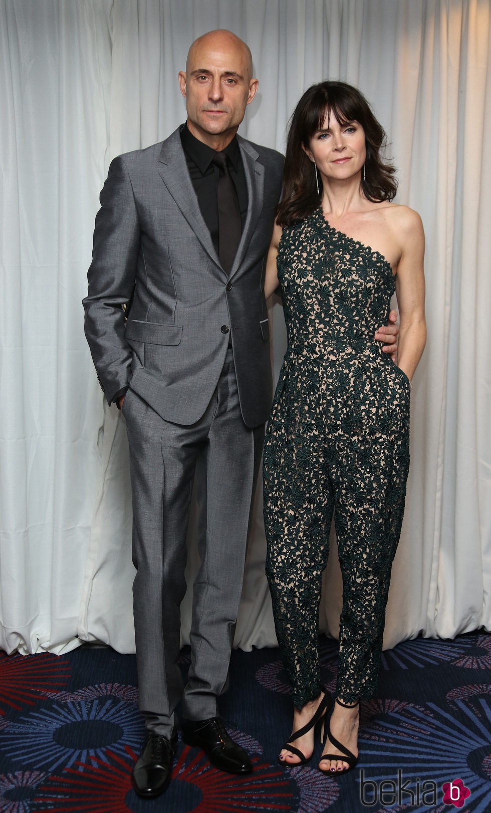 Mark Strong y Liza Marshall en los Premios Empire 2015