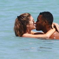 Doutzen Kroes y Sunnery James aprovechan un baño para dar rienda suelta a la pasión durante sus vacaciones primaverales en Miami