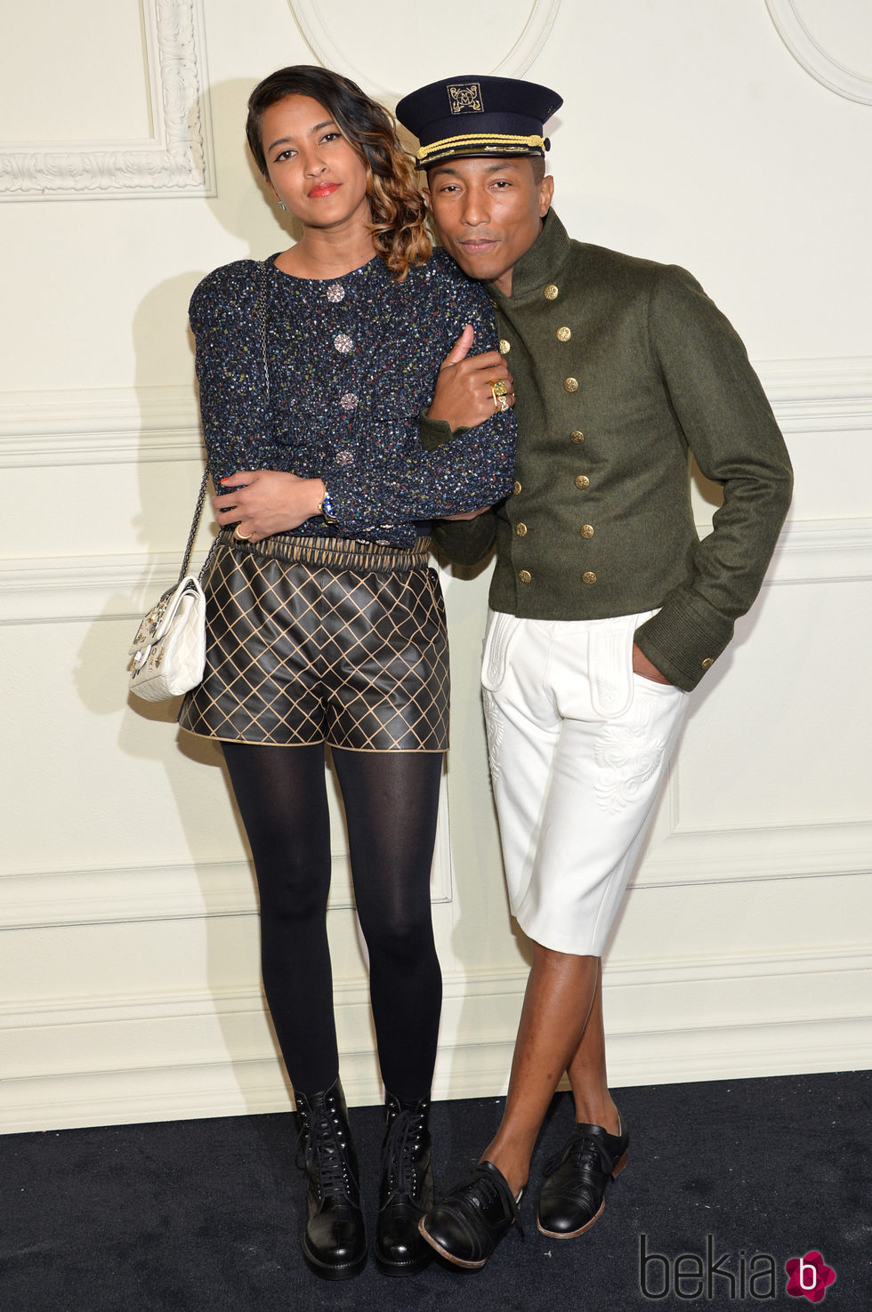 Pharrell Williams y Helen Lasichanh en la presentación en Nueva York de la colección de Chanel París-Salzburgo 2014/15