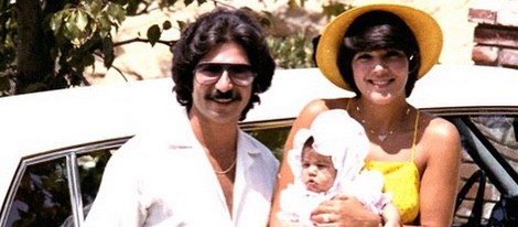 Kourtney Kardashian junto a sus padres Kris y Robert Kardashian