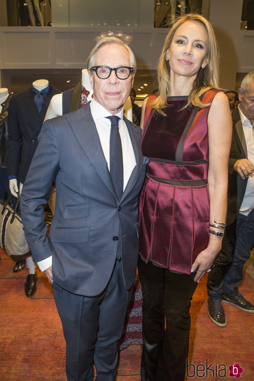 Tommy Hilfiger y Dee Ocleppo en la inauguración de una tienda de Tommy Hilfiger en París