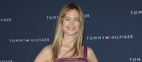 Behati Prinsloo en la inauguración de una tienda de Tommy Hilfiger en París