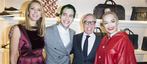 Dee Ocleppo, Ricky Hil, Tommy Hilfiger y Rita Ora en la inauguración de una tienda de Tommy Hilfiger en París