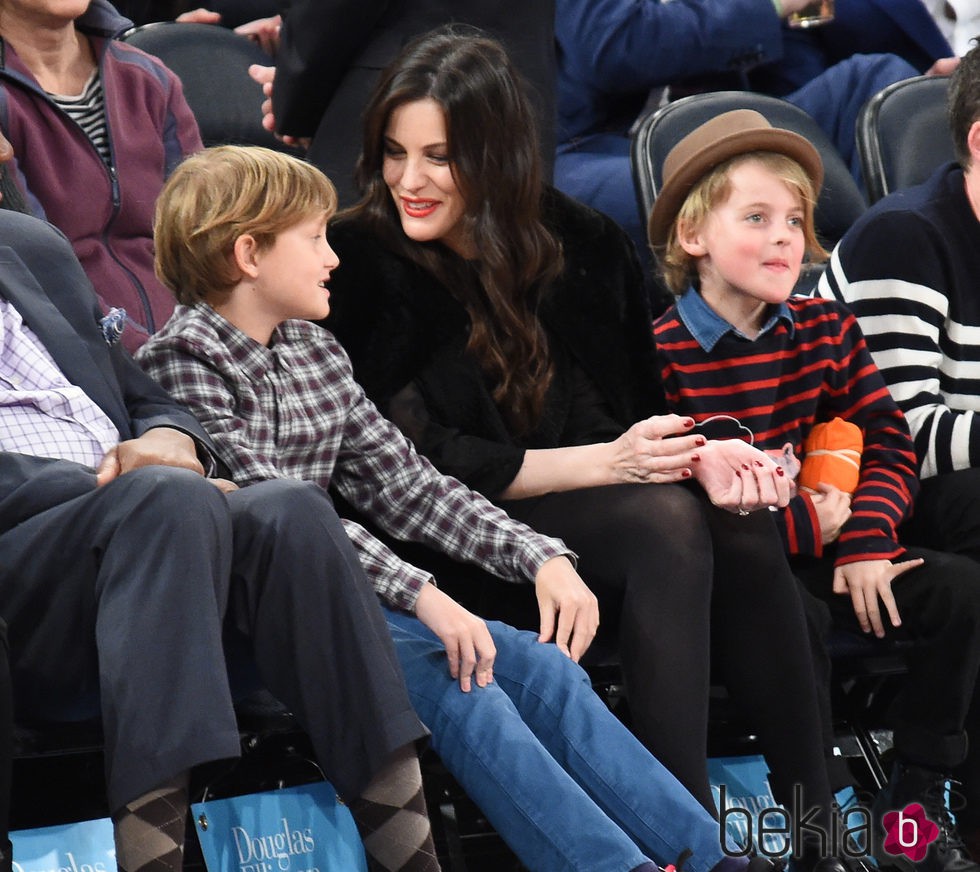 Liv Tyler con su hijo Milo y el hijo de David Gardner