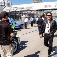 Miguel Ángel Silvestre en la carrera de Fórmula E en Long Beach, California