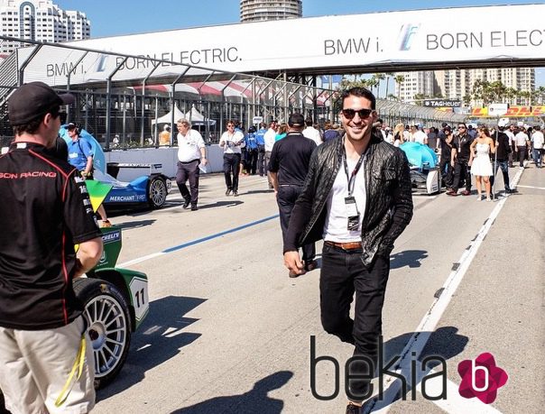 Miguel Ángel Silvestre en la carrera de Fórmula E en Long Beach, California