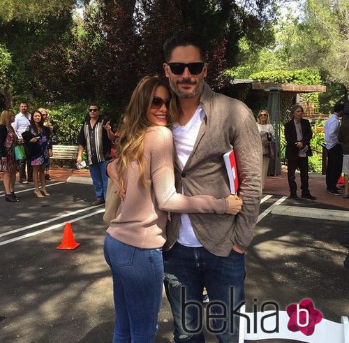 Sofía Vergara y Joe Manganiello celebrando su primer Día de Pascua