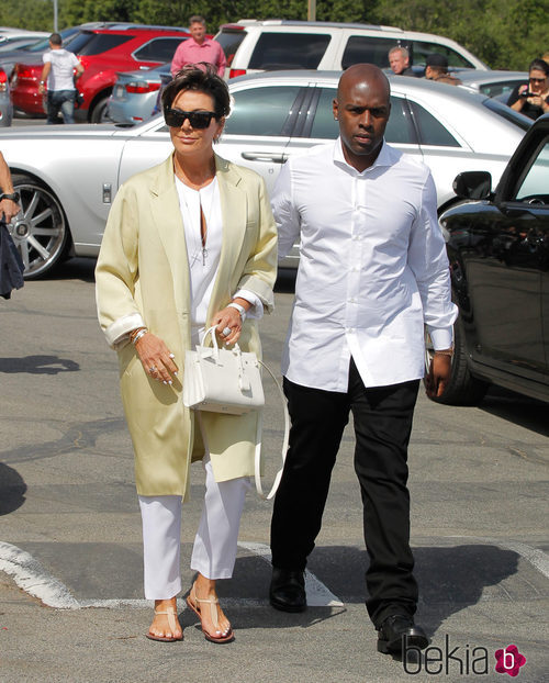 Kris Jenner y su nuevo novio Corey Gamble en la Misa de Pascua 2015