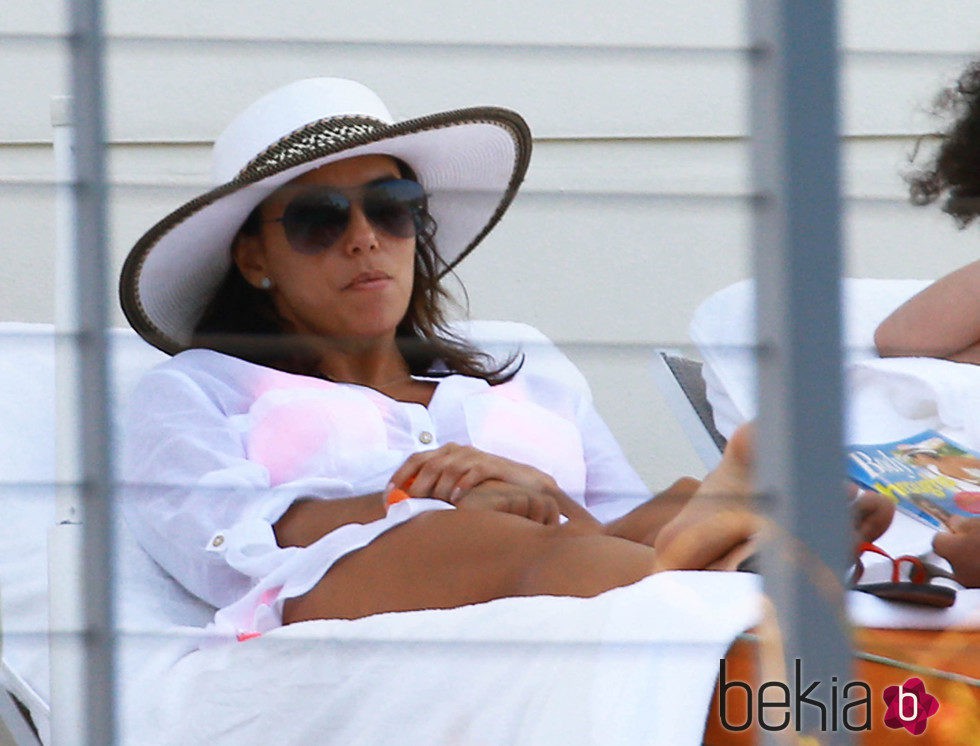 Eva Longoria muy seria durante sus vacaciones de Pascua 2015 en Miami