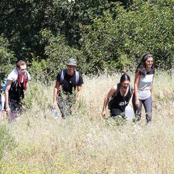 Jaden Smith con Kendall Jenner y unos amigos haciendo senderismo