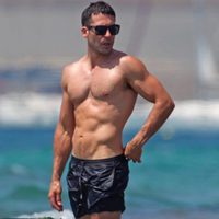 Miguel Ángel Silvestre luce cuerpo en bañador