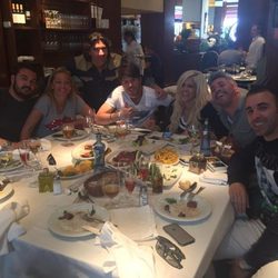 Belén Esteban, Miguel, Ylenia, Fede, Toño Sanchís y Leo Millares comiendo juntos