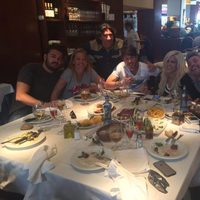 Belén Esteban, Miguel, Ylenia, Fede, Toño Sanchís y Leo Millares comiendo juntos