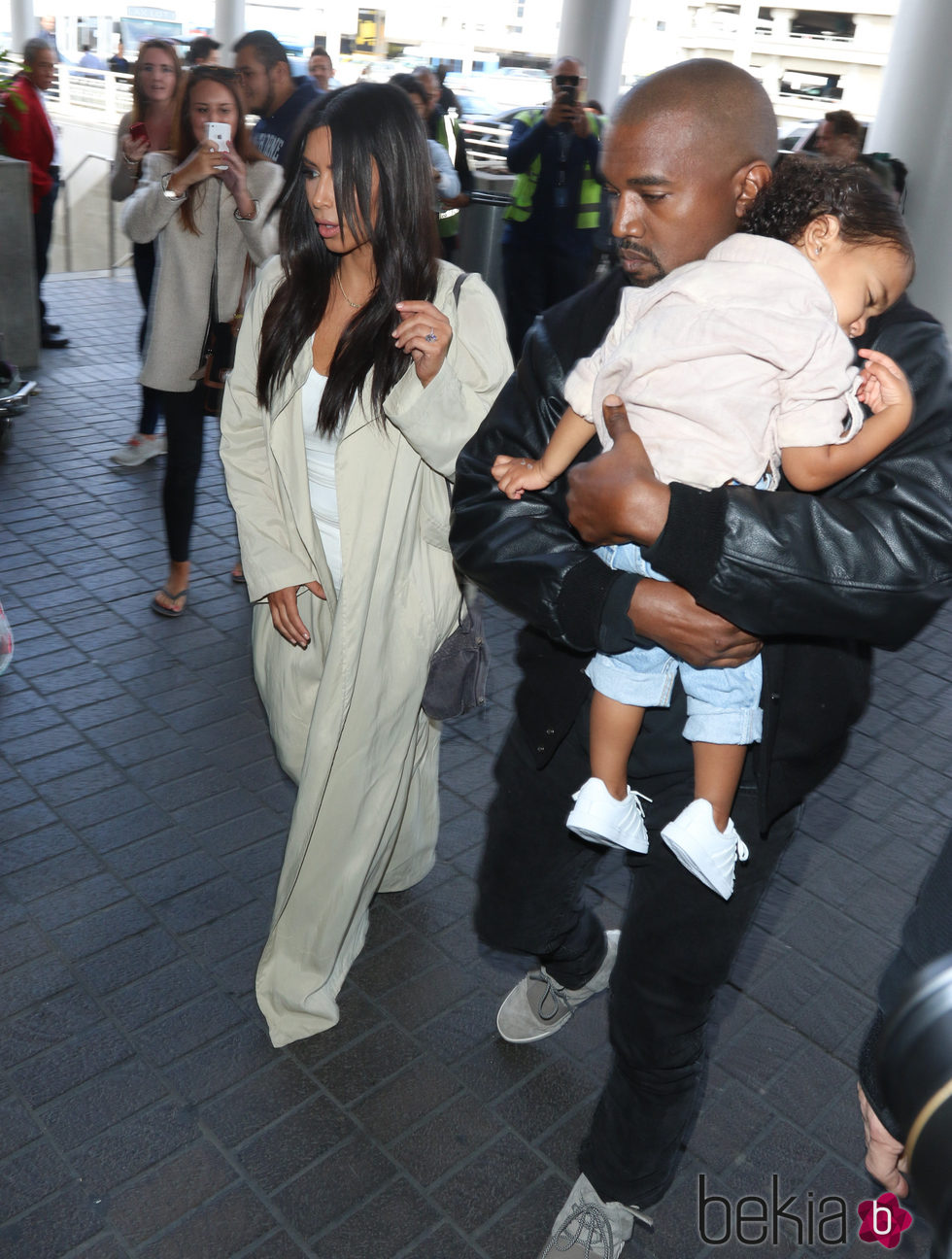 Kim Kardashian con Kanye West y North West en Armenia