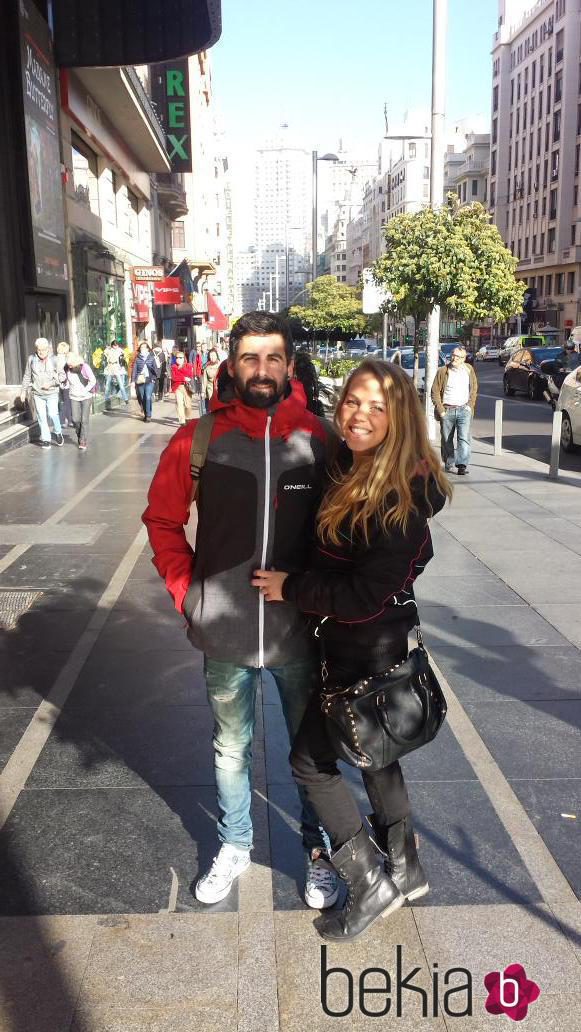 Yoli y Jonathan, de 'GH 15', en la Gran Vía madrileña