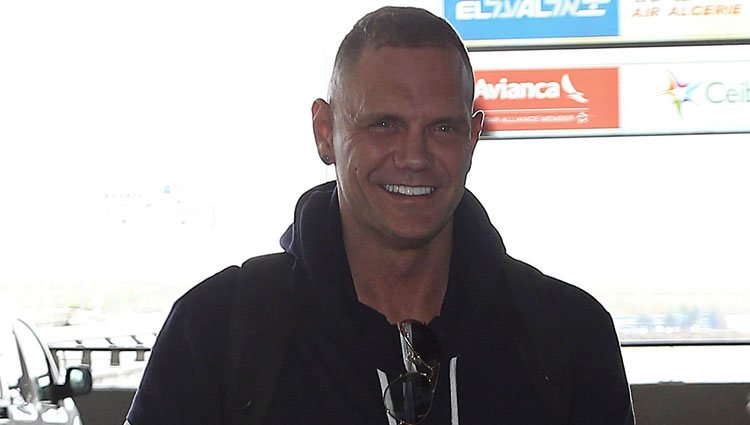 Nacho Vidal en el aeropuerto de Madrid para irse a 'Supervivientes 2015'