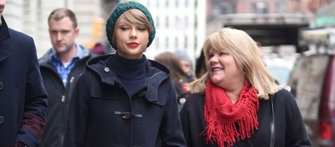 Taylor Swift con su madre