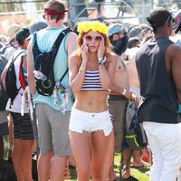 Bella Thorne luciendo su lado más hippie en el Festival de Coachella 2015