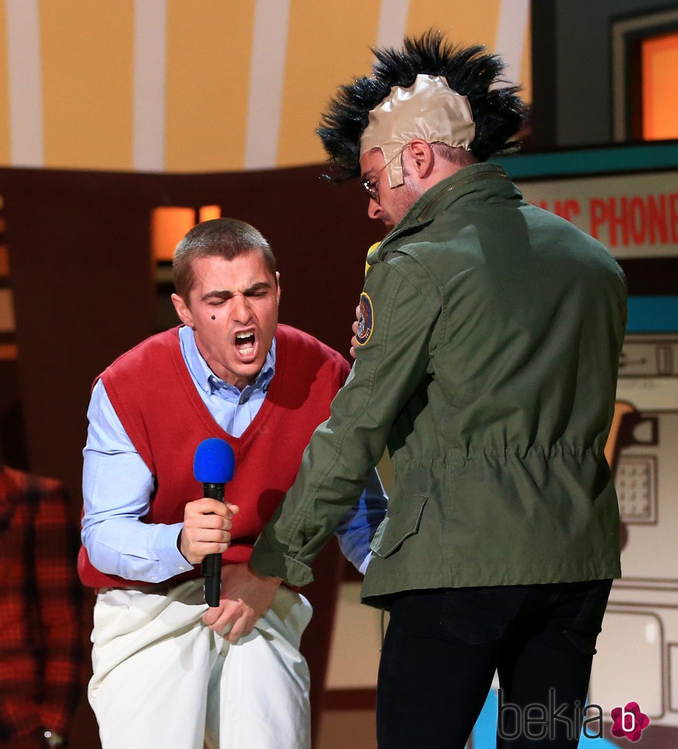 Dave Franco y Zac Efron durante la gala de los MTV Movie Awards 2015