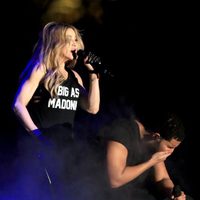 Drake sorprendido después del beso de Madonna en el Festival de Coachella 2015