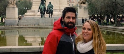 Yoli y Jonathan en la Plaza de España en Madrid