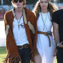 Cody Simpson y Gigi Hadid, juntos en el Festival de Coachella 2015