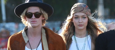 Cody Simpson y Gigi Hadid, juntos en el Festival de Coachella 2015