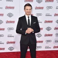 Jeremy Renner en el estreno de 'Los vengadores: la era de Ultron' en Los Angeles