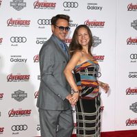 Robert Downey Jr. y su mujer Susan en el estreno de 'Los vengadores: la era de Ultron' en Los Angeles