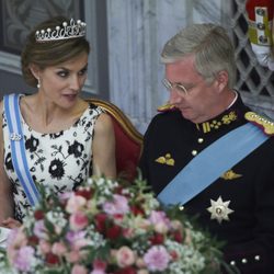 La Reina Letizia hablando con Felipe de Bélgica en el 75 cumpleaños de Margarita de Dinamarca