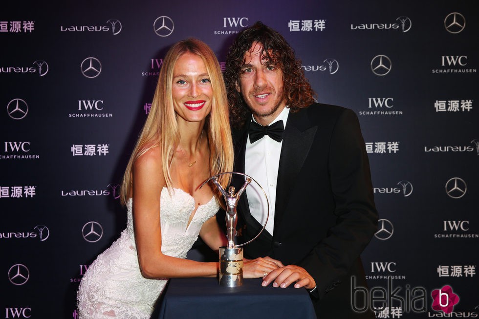 Carles Puyol y Vanesa Lorenzo en la entrega de los Premios Laureus del Deporte 2015