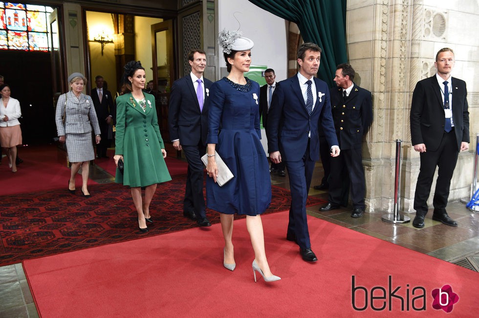 Federico y Mary de Dinamarca y los Príncipes Joaquín y Marie en la celebración del 75 cumpleaños de Margarita de Dinamarca