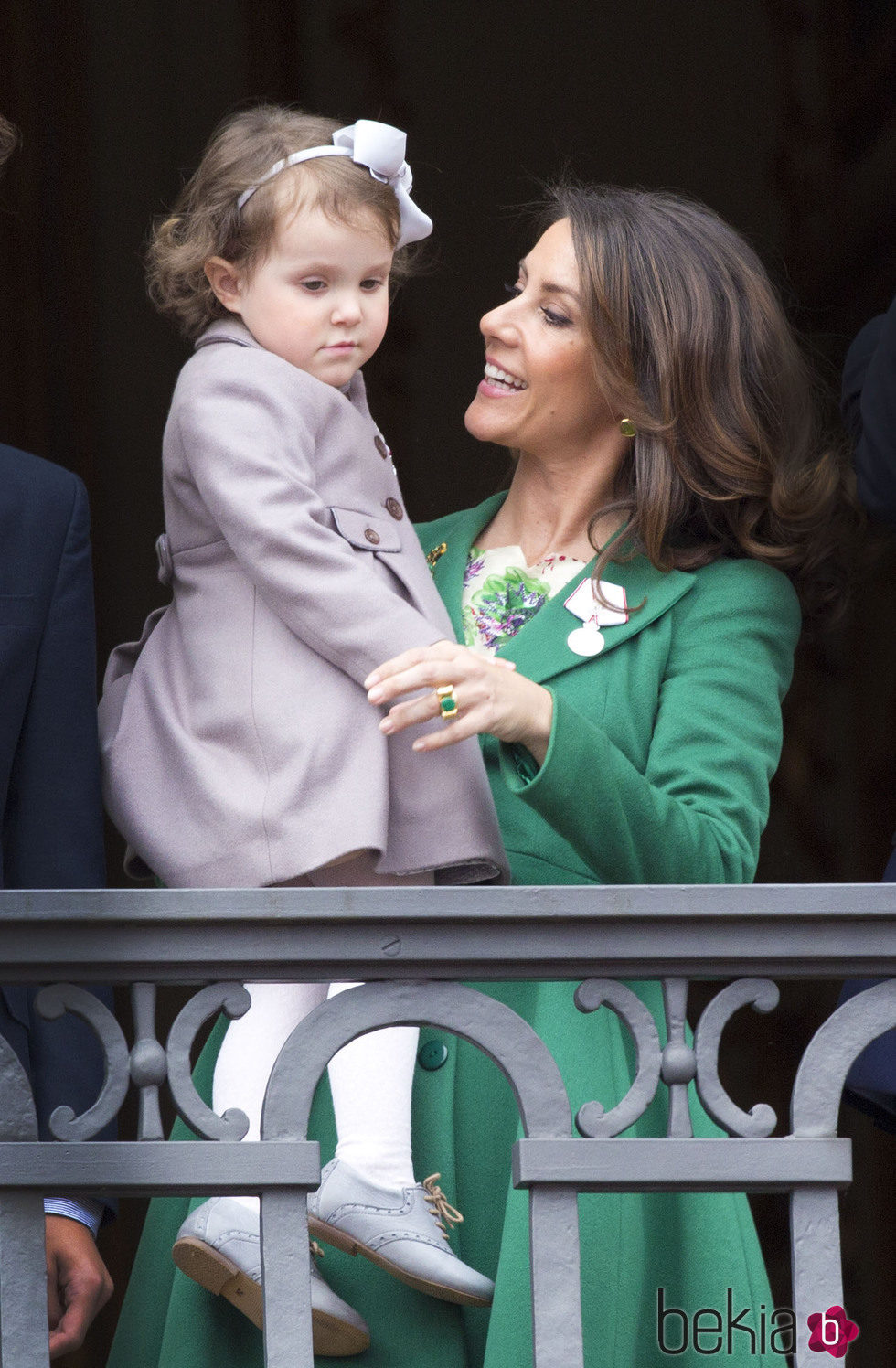 Marie de Dinamarca y su hija Athena en el 75 cumpleaños de Margarita de Dinamarca