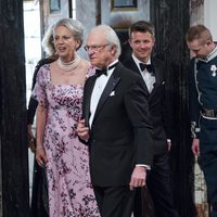 Benedicta y Federico de Dinamarca y Carlos Gustavo de Suecia en la cena de gala por el 75 cumpleaños de Margarita de Dinamarca