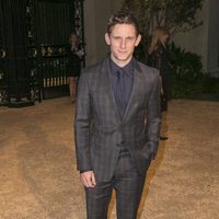 Jamie Bell en una fiesta organizada por Burberry en Los Angeles