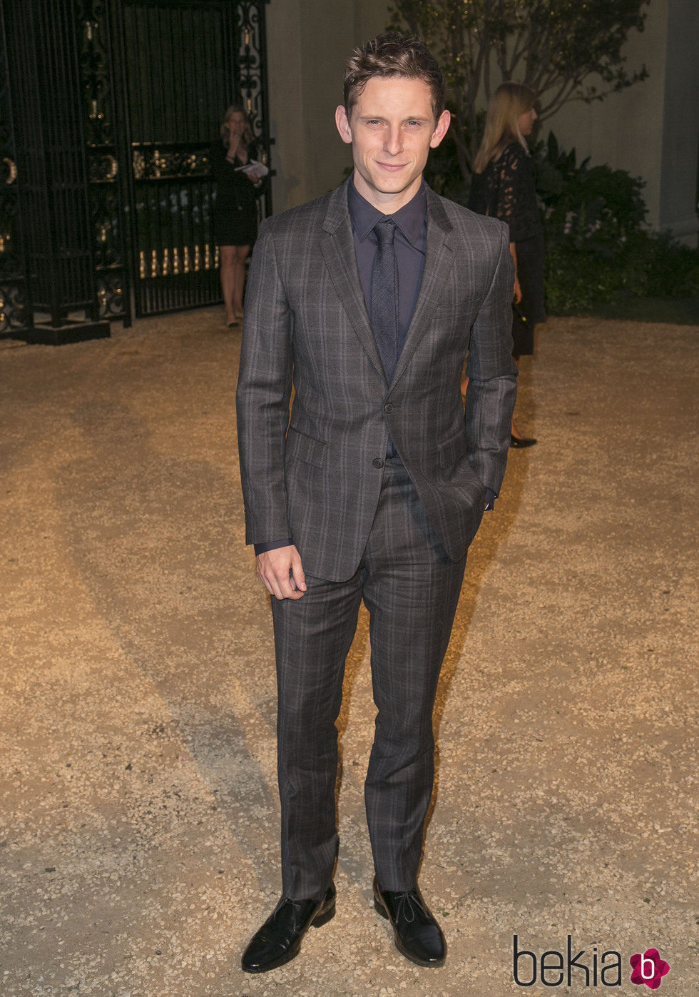 Jamie Bell en una fiesta organizada por Burberry en Los Angeles