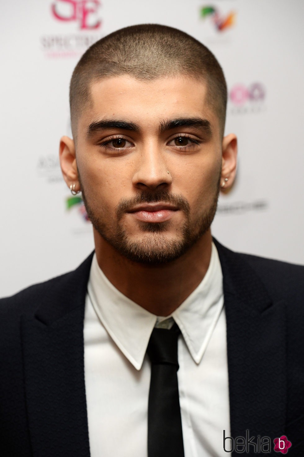 Zayn Malik con la cabeza rapada en los Asian Awards 2015