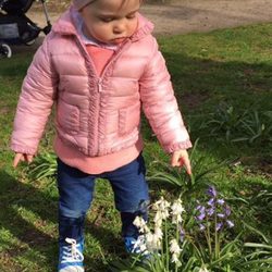 La Princesa Leonor da un paseo primaveral con su madre, Magdalena de Suecia