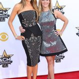 Sofía Vergara y Reese Witherspoon en los ACM Awards 2015