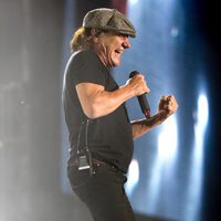 Brian Johnson de los ACDC actuando en el segundo festival del Coachella 2105