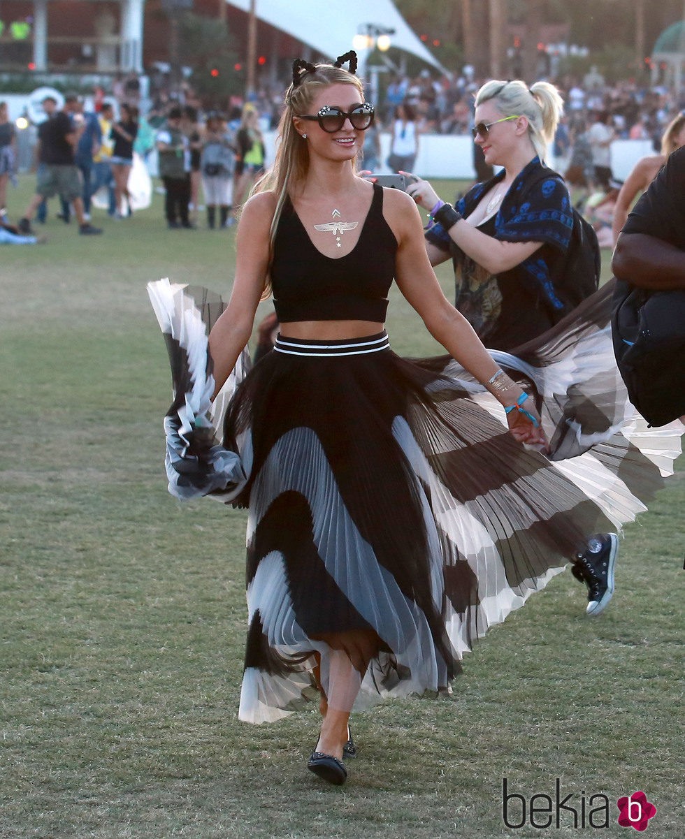 Paris Hilton con falda en el segundo fin de semana del Coachella 2015