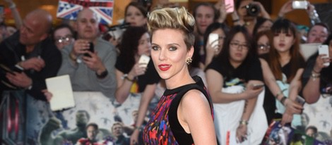 Scarlett Johansson con un jumpsuit Balmain en el estreno de 'Los Vengadores: la era de Ultron' en Londres