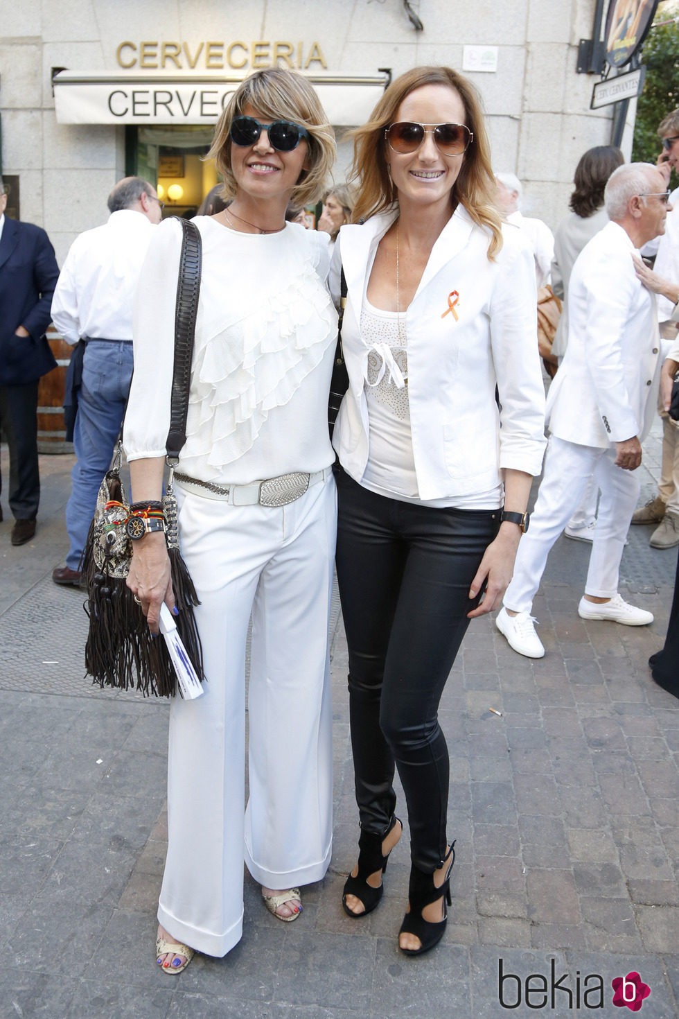 Arancha de Benito y Sandra Ibarra en el funeral de María Pineda en Madrid