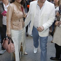 Isabel Gemio y Xavier Bennasar en el funeral de María Pineda en Madrid